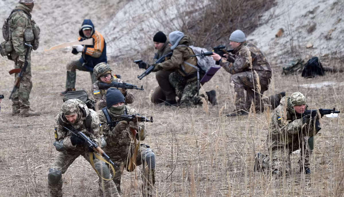 Bên cạnh đó, việc lính đánh thuê đến từ khắp nơi trên thế giới và từ rất nhiều các quốc gia khác nhau. Sẽ nảy sinh nhiều vấn đề trong việc phối hợp, hợp tác với nhau, đặc biệt là trong tổ chức và chỉ huy. Và việc quân đội Nga tiêu diệt lực lượng đánh thuê này chỉ là chuyện sớm muộn.