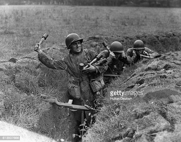 Model 24 được sử dụng trong suốt Thế chiến I và II. Nó có lợi thế là có thể ném xa khoảng gấp đôi so với loại lựu đạn hình trứng thông thường do mô-men xoắn đạt được với tay cầm bằng gỗ rỗng.