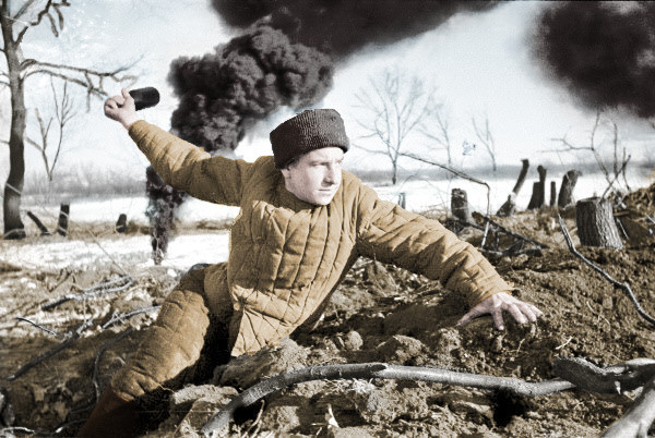 Ném lựu đạn đã trở thành chiến thuật thực địa cơ bản và các cuộc giao tranh giữa các đội tuần tra ném lựu đạn trở nên phổ biến. Các đội lính ném lựu đạn đã được cả hai bên tung ra đột kích vào chiến hào của đối phương và gây ra tình trạng hoảng loạn trước khi bộ binh tấn công.