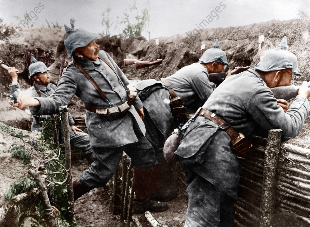 Vào giữa thế kỷ 19, quân đội không còn sử dụng lính ném lựu đạn nữa, nhưng các đơn vị vẫn giữ tên này như một danh hiệu truyền thống nhằm nâng cao tinh thần binh sĩ.