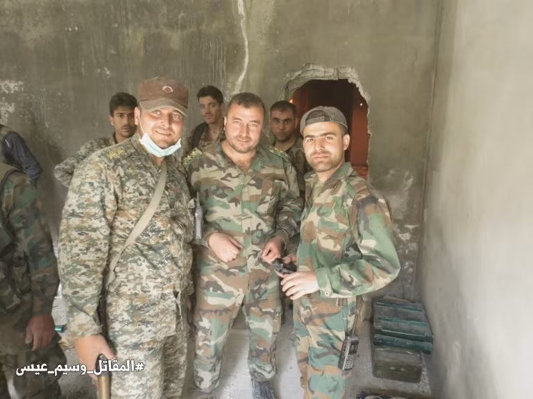 Trong khi đó, hàng chục tay súng HTS và FSA đã tháo chạy khỏi Al-Qaboun qua hệ thống đường hầm dưới lòng đất và rút lui về Đông Ghouta. Ảnh: AMN.