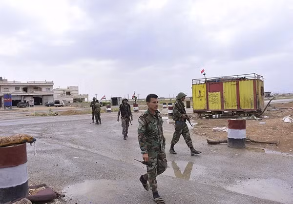 Hiện tại, lực lượng chính phủ Damascus chỉ còn cách thị trấn Maskanah khoảng 1,5 km. Ảnh: FNA.