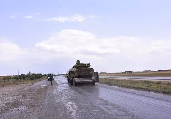 Trước đó, ngày 27/5, quân đội Syria đã tấn công dồn dập vào các tuyến phòng thủ của phiến quân IS ở vùng nông thôn phía đông Aleppo, buộc phiến quân IS phải rút chạy khỏi 10 ngôi làng. Ảnh: FNA.