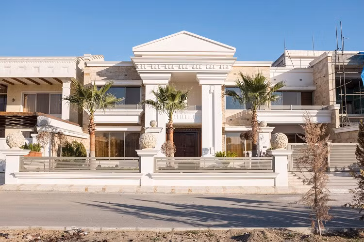 Ngoài ra, một số tòa nhà còn bỏ trống vì giá khá đắt đỏ. Ảnh: WP.