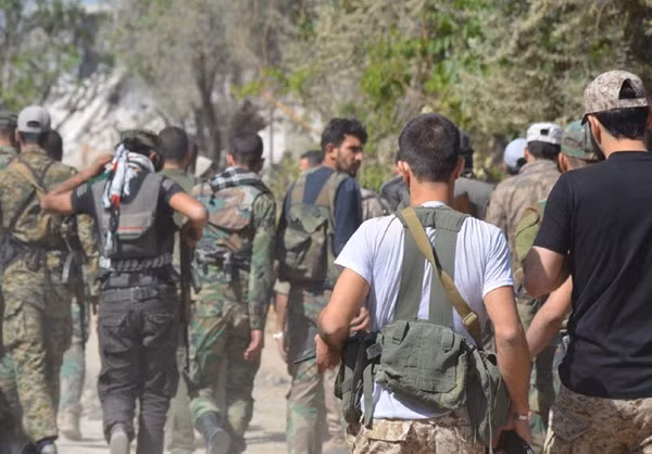 Được biết, nội bộ nhóm khủng bố ở al-Qaboun cũng bắt đầu xung đột ý kiến về việc tiếp tục chiến đấu hay đầu hàng quân đội Syria. Ảnh: FNA.