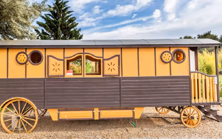 Ngôi nhà ở Pháp này trông như đoàn tàu di động.