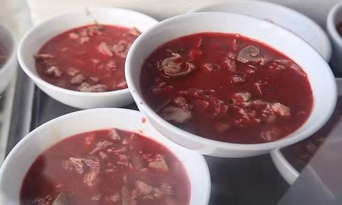 Bao nuoc ngoai canh bao ve mon tiet canh “khoai khau” cua VN