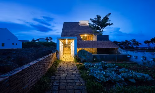 Công trình có diện tích nền 120 m2, thiết kế bởi 3 Atelier.