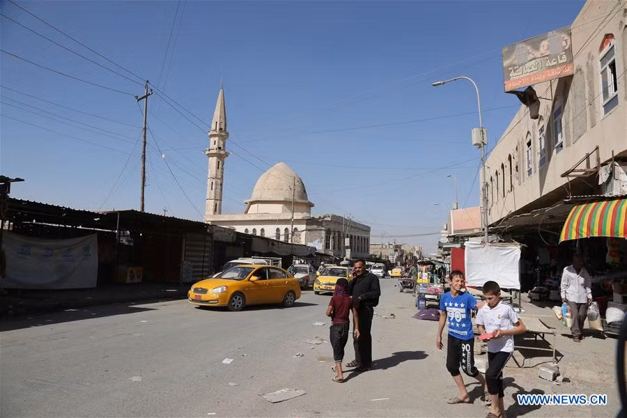 Quang cảnh đường phố tại một địa điểm mới được giải phóng ở phía tây thành phố Mosul hôm 27/5. Ảnh: THX.