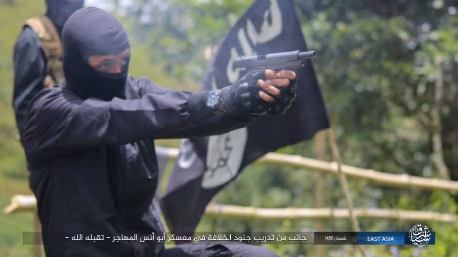 Hồi cuối năm 2015, The Straits Times dẫn các nguồn tin tình báo nói rằng Philippines đang trở thành một trại huấn luyện chiến binh mới cho tổ chức khủng bố IS. Ảnh: AMN.