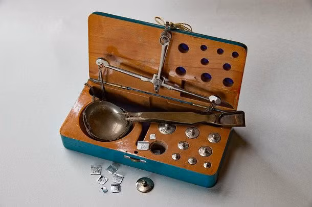 Mỗi viên kim cương thường được đánh giá theo một hệ thống chất lượng “4C”, bao gồm: Carat (khối lượng), clarity (độ trong suốt), color (màu sắc) và cut (cách cắt). Ảnh: L25.