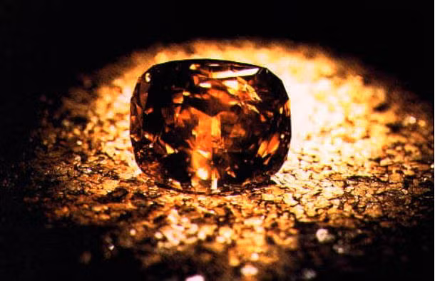 Viên kim cương Golden Jubilee, được phát hiện vào năm 1986, là viên kim cương lớn nhất thế giới. Viên kim cương này có màu nâu và nặng 545,67 carat. Ảnh: L25.