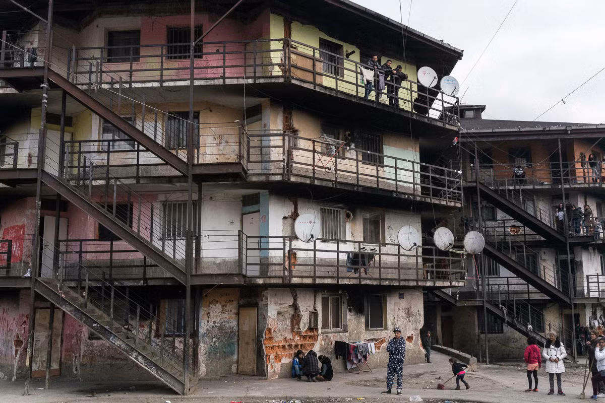 Được biết, Lunik IX là nơi "trú ngụ" của 4.500 đến 6.000 người, hơn một nửa trong số đó là trẻ em. Ảnh: AJ.