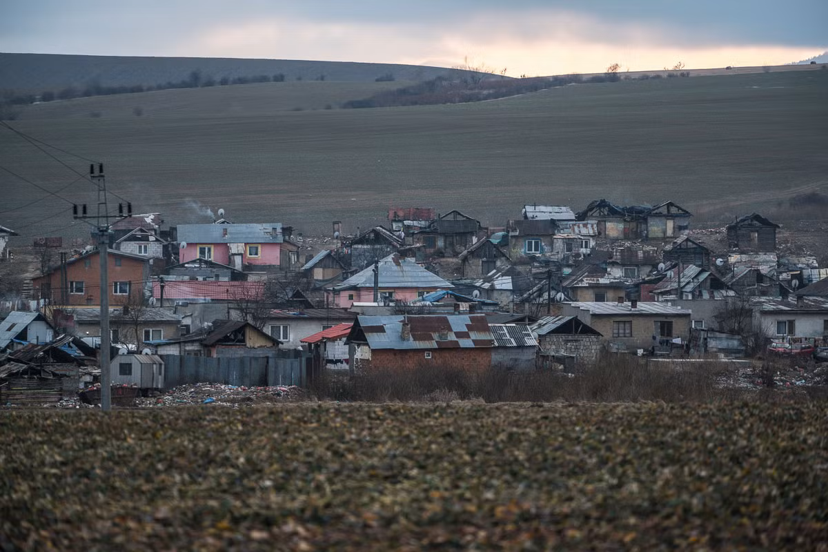 Được biết, tại Jarovnice và nhiều cộng đồng người Roma khác ở Slovakia, việc tiếp cận với nguồn nước sạch rất khó khăn. Nguồn nước thường không được kiểm nghiệm chất lượng và thậm chí bị ô nhiễm. Ảnh: AJ.