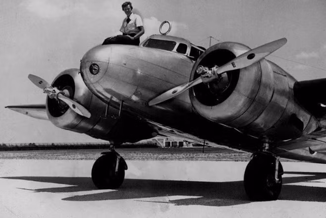 Earhart từng tham gia lớp học bay của một trong những nữ phi công đầu tiên của thế giới tên là Anita “Neta” Snook. Ảnh: ATI.