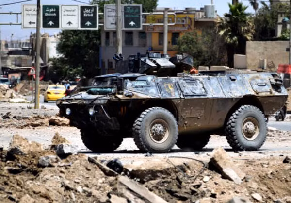 Xe quân sự của quân đội Iraq trên chiến trường Mosul. Ảnh: FNA.