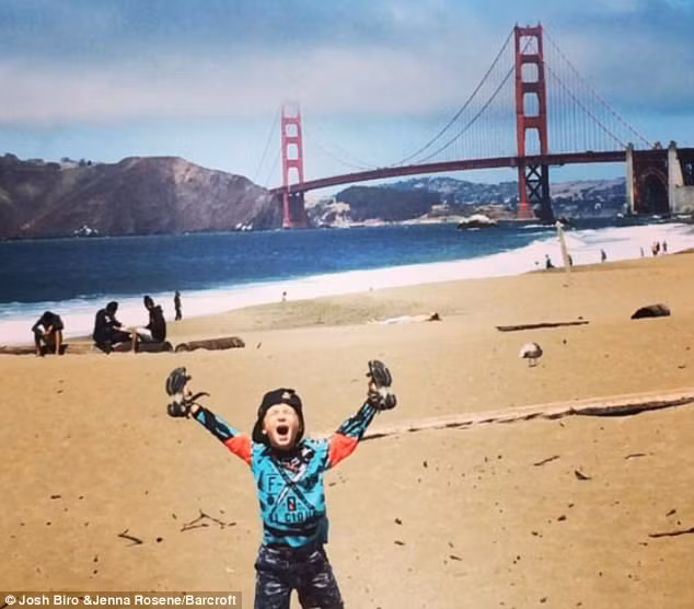 Kinh ngac cap vo chong Canada ban nha mua xe song “du muc“-Hinh-7