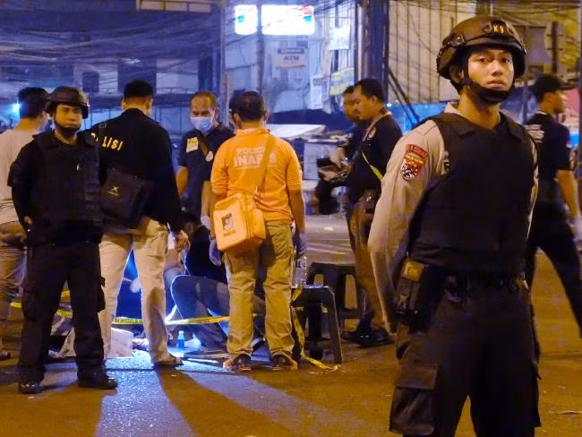 Hien truong kinh hoang danh bom lieu chet o Indonesia-Hinh-4