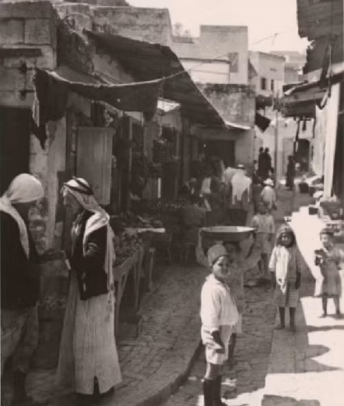 Một khu chợ bán rau ở Nazareth vào khoảng năm 1934-1937.