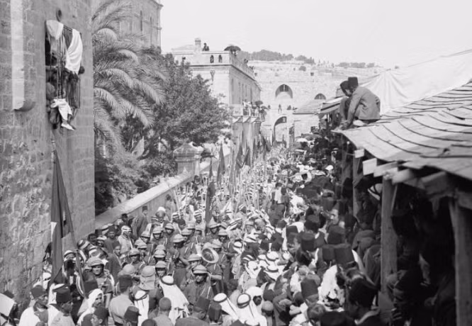 Rất đông người đổ về Nebi Musa năm 1936.