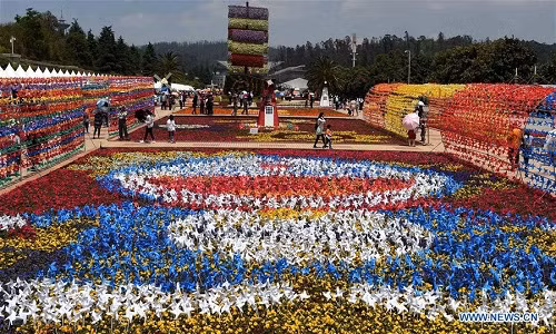 Công viên quốc gia ở Côn Minh thu hút khá đông du khách trong dịp Quốc tế Lao động 1/5. Ảnh: THX.