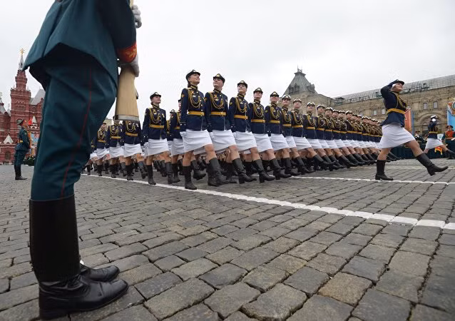 Khối nữ quân nhân Nga tham gia cuộc duyệt binh tại Quảng trường Đỏ. Ảnh: Sputnik.