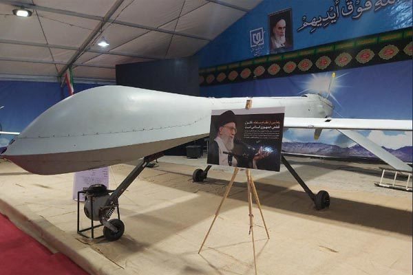 Triển lãm diễn ra chỉ vài ngày sau khi Ảrập Xêút, đối thủ "không đội trời chung" của Iran trong khu vực, cho trưng bày các mảnh vỡ UAV và tên lửa hành trình mà họ coi là bằng chứng tố cáo Tehran dính líu đến vụ tấn công các cơ sở lọc dầu thuộc công ty Aramco của Riyadh hôm 14/9.