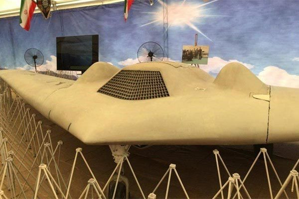 Một điểm thu hút khác của triển lãm là chiếc RQ-170 Sentinel của Mỹ mà Iran đã thu giữ được nguyên vẹn vào năm 2011. Một đơn vị tác chiến điện tử của Iran đã bắn hạ và thâu tóm thành công chiếc UAV này của quân đội Mỹ.