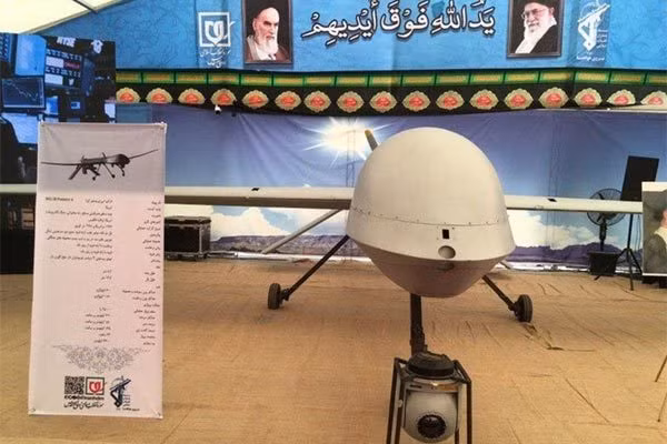 Một chiếc UAV bị bắn hạ khác dường như là phiên bản gần nguyên vẹn của MQ-1 Predator. Các lực lượng Iran lần đầu tiên thu giữ được mẫu UAV này vào năm 2016 nhưng hiện chưa rõ chiếc máy bay đem trưng bày đã rơi vào tay họ trong hoàn cảnh nào.