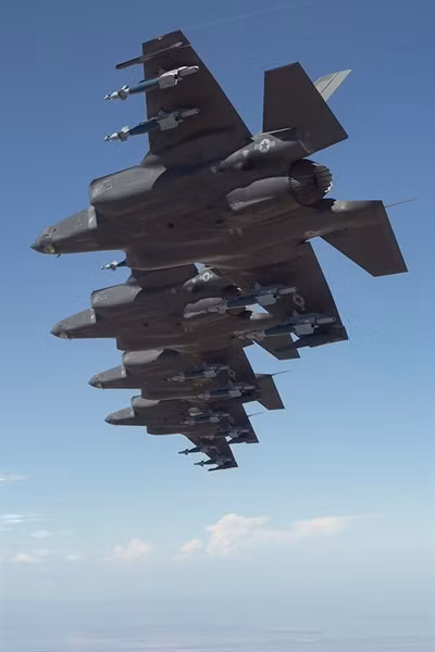 Không chỉ dừng lại ở những tuyên bố, người Mỹ đã cho công bố hình ảnh chứng minh sự nguy hiểm khó lường của siêu chiến đấu cơ thế hệ 5 này nếu nó hoạt động ở chế độ hủy diệt - chế độ quái thú.