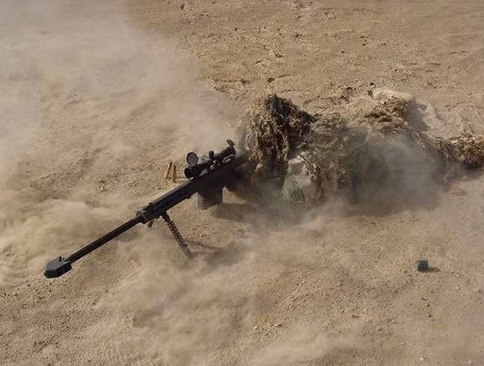 Súng sở hữu tính năng lên đạn bằng chính lực giật của viên đạn bắn đi trước đó.