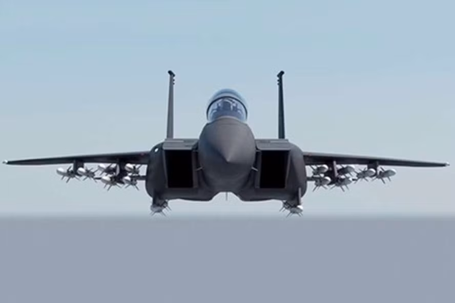 Giới chức quân sự Hoa Kỳ tự tin cho biết, tiêm kích F-15EX Strike Eagle on Steroids là chiến đấu cơ thế hệ 4,5 tốt nhất thế giới, nó vượt trội khi đặt cạnh chiếc Su-35S của Nga.