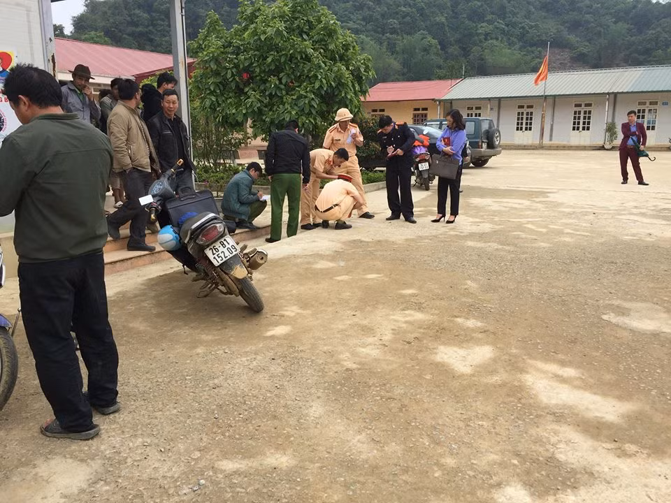 Cơ quan công an khám nghiệm hiện trường.