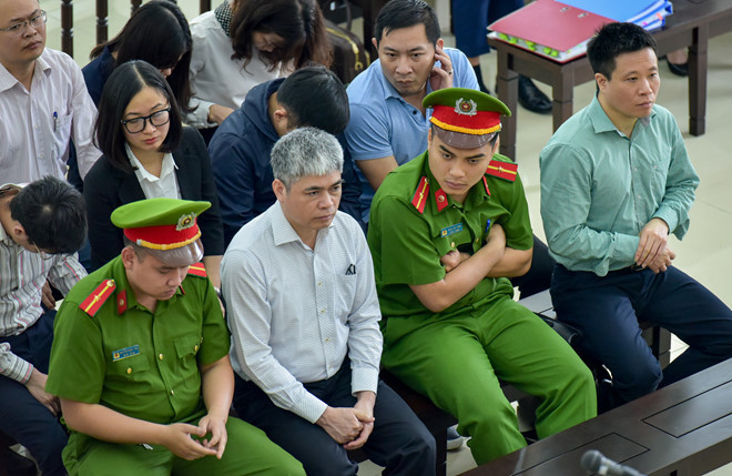 Các bị cáo tại phiên tòa phúc thẩm sáng nay.