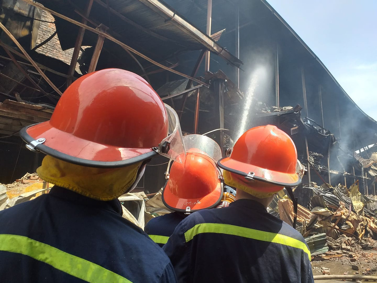 Theo báo cáo của UBND quận Thanh Xuân, khu vực xảy ra cháy nằm trong khuôn viên khu vực kho chứa hàng hóa với tổng diện tích nhà kho, xưởng là khu vực xảy ra cháy khoảng 6.000m2. Các khu vực kho và xưởng bị cháy nằm tại phía Đông Nam khuôn viên Công ty Rạng Đông, bao gồm: Kho compact, kho bóng đèn huỳnh quang, kho phích, kho đèn bàn, vật tư nghành xưởng và một số kho xưởng nhỏ khác.