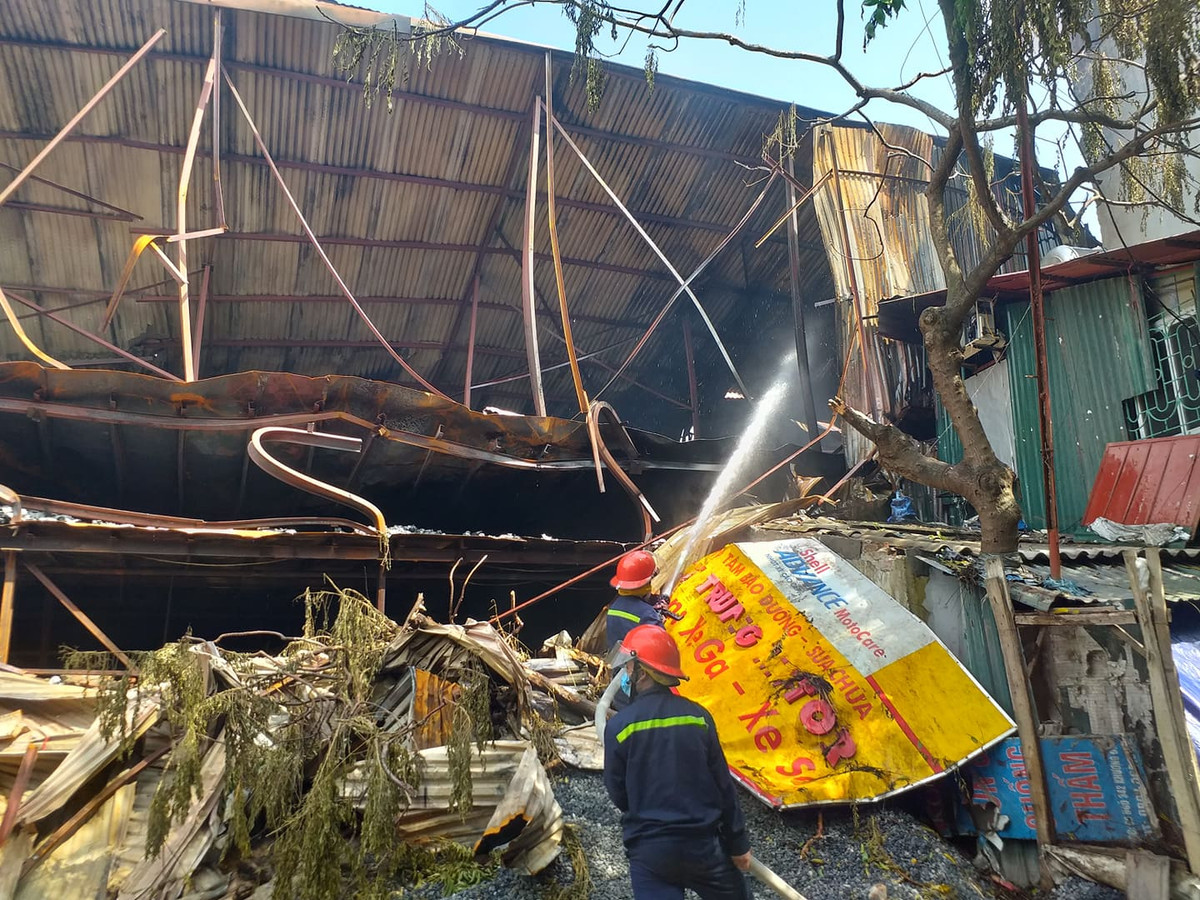 Hiện công an đang tiếp tục điều tra nguyên nhân của vụ cháy.