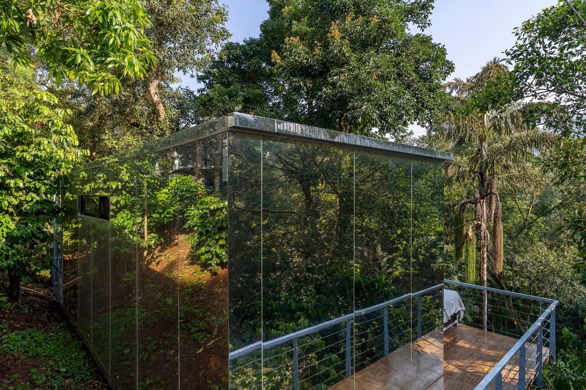 Ngoi nha kinh doc la giua nui rung-Hinh-3