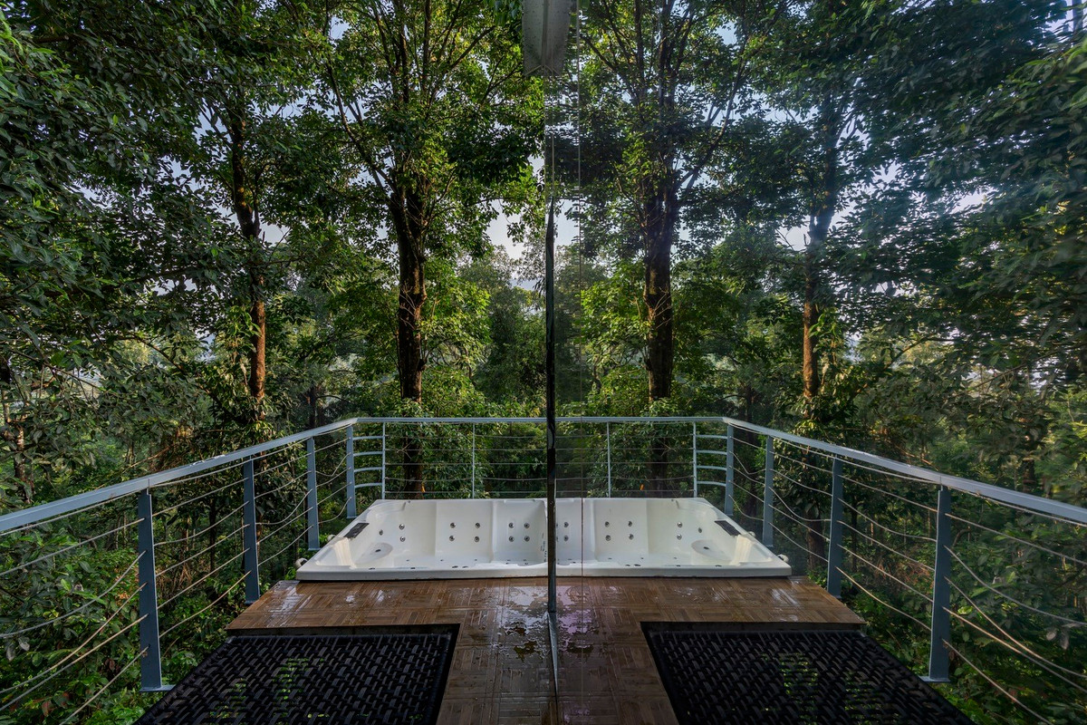 Ngoi nha kinh doc la giua nui rung-Hinh-5