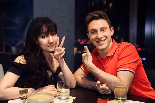 Vy bộc lộ sự sung sướng của mình: “Thật không thể tin nổi! Darmian đăng lại hình của mình trên trang chính thức của anh ấy! Hiện giờ tay mình bủn rủn hết rồi! Sự nỗ lực, cố gắng bao lâu cuối cùng cũng được đền đáp. Ít ra Darmian cũng biết có một đứa như mình tồn tại trên đời và tranh của mình được hàng trăm nghìn fan MU trên thế giới xem. Mình có thể chết vì sướng mất thôi!”.