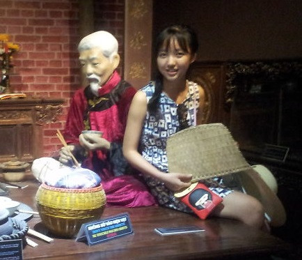 Bạn trẻ tên Vy là một 9X đến từ Hải Dương, đã hâm mộ Darmian từ rất lâu. Cô bạn yêu bóng đá, là fan của tuyển Italy và đặc biệt dành rất nhiều tình cảm cho Matteo Darmian. Được thần tượng tiếp nhận món quà của mình và gửi lời cám ơn, Vy đã cảm thấy rất sung sướng và muốn khoe ngay với bạn bè.