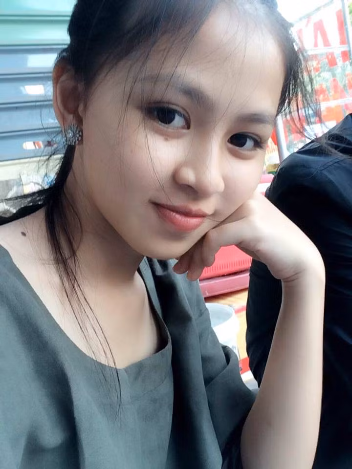 Có nhiều tiềm năng và cơ sở để phát triển con đường nghệ thuật, tuy nhiên hiện tại Mỹ Ngân cũng chỉ làm những công việc như chụp ảnh, đóng phim trong thời gian rảnh ngoài giờ học. Cô bạn vẫn muốn đầu tư thời gian, công sức chủ yếu cho việc học tại trường, ôm ước mơ trở thành một nhà ngoại giao giỏi.