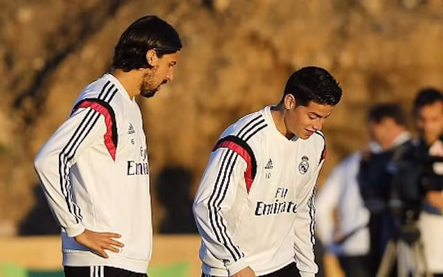 Trong khi đó, Khedira cũng dính chấn thương trong trận thua Atletico phải nghỉ 3 - 4 trận nhưng cũng là cầu thủ ăn chơi, hát hò nhảy múa trong tiệc sinh nhật Ronaldo. 2 cầu thủ này đã phải nhận án phạt nội bộ là cấm thi đấu 4 trận.