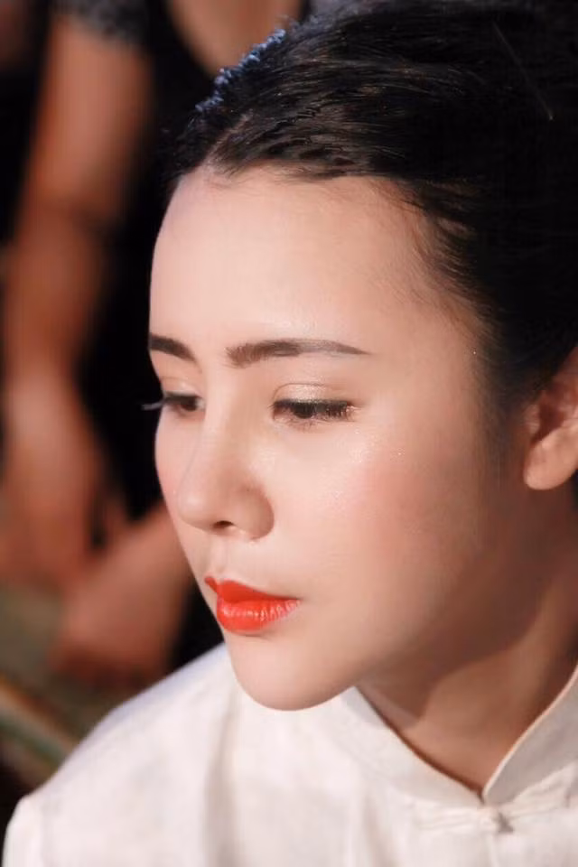 “Mình cũng khuyên các bạn trước khi phẫu thuật làm đẹp nên tìm đến những người tư vấn uy tín, dày dặn kinh nghiệm để họ xem xét kĩ lưỡng, đưa ra những lời khuyên phù hợp cho bản thân rồi hẵng làm chứ đừng bộc phát thích là làm, phá hết những nét gốc vốn có”, Mai Anh tâm sự.