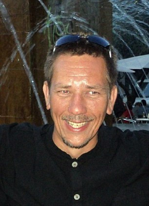 Khi nhân viên an ninh can thiệp thì Nieuwenhuizen đã bị chấn thương nghiêm trọng và rơi vào tình trạng hôn mê sâu. Mặc dù được đi cấp cứu lập tức nhưng vị trọng tài xấu số vẫn không thể qua khỏi và qua đời tại bệnh viện.