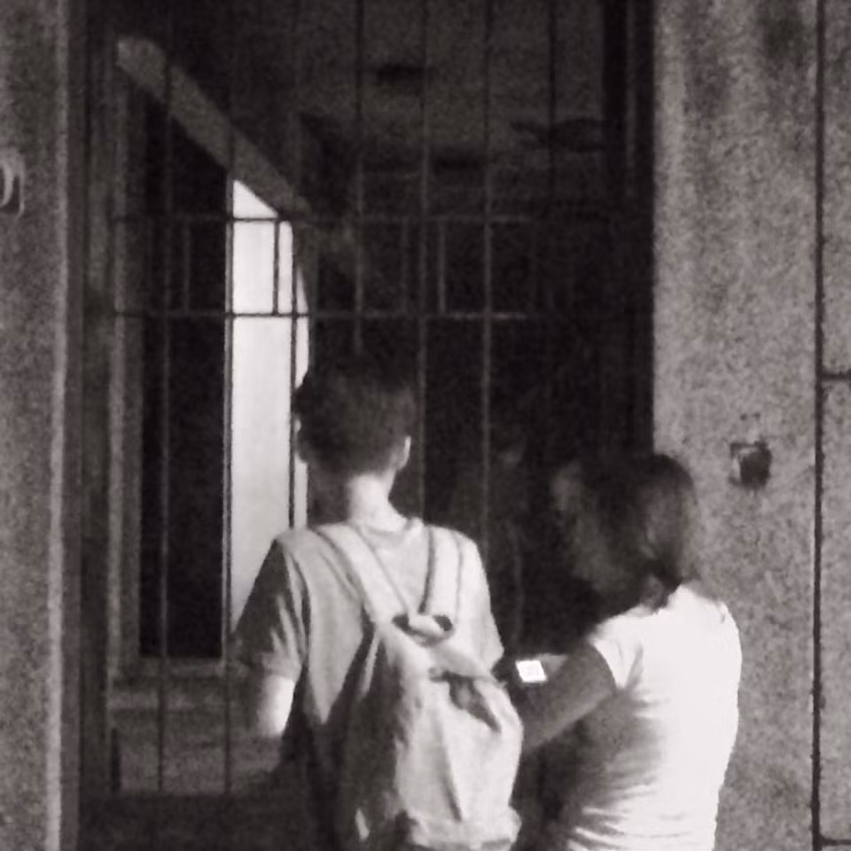 Khi được yêu cầu bộc lộ quan điểm về những tin đồn ở nhà ma, Đức Anh chia sẻ: “Mình nghĩ mấy chuyện ma quỷ người ta chỉ thêu dệt lên mà thôi. Những người trẻ như bọn mình có lẽ không nên tin và lan truyền những tin đồn thất thiệt, dễ bị những người truyền bá mê tín dị đoan lợi dụng”.