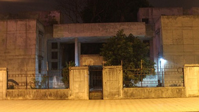 Rất nhiều giả thiết, những bằng chứng, câu chuyện được đưa ra trong suốt một thời gian dài nhưng bí ẩn ở ngôi nhà bỏ hoang này vẫn chưa hoàn toàn sáng tỏ. Các bạn trẻ yêu thích cảm giác mạnh, ham mê những trải nghiệm rùng rợn lại coi ngôi “nhà ma” 300 Kim Mã giống một địa điểm đáng để khám phá.