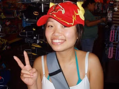 Vụ người gốc Việt bị sát hại ở nước ngoài khác xảy ra hồi năm 2009 cũng từng tạo nên làn sóng phản ứng dữ dội của dư luận Việt Nam và cả Mỹ. Nạn nhân là một nghiên cứu sinh người Mỹ gốc Việt tên Annie Le, 24 tuổi, cư trú tại Placerville, California. Cô đến Đại học Yale để làm nghiên cứu sinh tiến sĩ khoa dược lý.