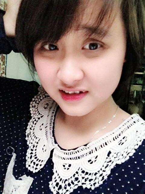 Thân hình béo mũm còn khiến Khánh Huyền cảm thấy đau khổ khi từng bị chính người mà cô “cảm nắng” chê bai, nhận xét là quá béo và không cho cô là con gái. Ở tuổi mới lớn, hứng chịu những lời nhận xét như vậy khiến Khánh Huyền cảm thấy rất buồn tủi, lâu dần cô bạn trở thân hoàn toàn tự ti, chán ghét bản thân mình.