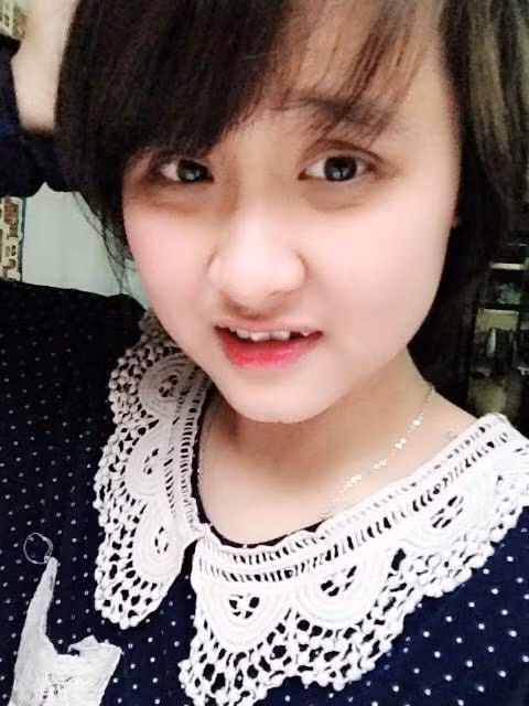 Thân hình béo mũm còn khiến Khánh Huyền cảm thấy đau khổ khi từng bị chính người mà cô “cảm nắng” chê bai, nhận xét là quá béo và không cho cô là con gái. Ở tuổi mới lớn, hứng chịu những lời nhận xét như vậy khiến Khánh Huyền cảm thấy rất buồn tủi, lâu dần cô bạn trở thân hoàn toàn tự ti, chán ghét bản thân mình.