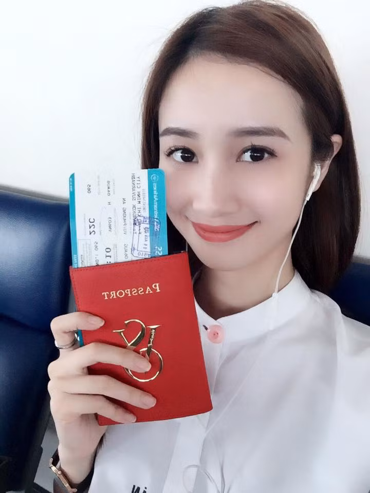 Jun Vũ sinh năm 1995, thời gian vừa qua cô có khá nhiều công việc, hoạt động ở Việt Nam. Cách đây khoảng 1 tháng, Jun Vũ có lên mạng chào tạm biệt bạn bè ở Việt Nam để trở về Thái Lan cùng gia đình đang định cư ở đó. Vừa trở lại chưa lâu, vụ nổ bom tại trung tâm thủ đô Bangkok khiến cô bạn rất lo lắng cho những người thân, bạn bè cũng sinh sống ở đây.